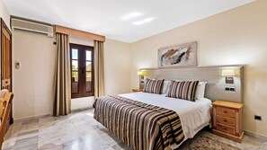 Coffres-forts dans les chambres, bureau, lits bébé (en supplément)