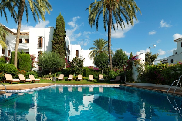Piscine couverte, 2 piscines extérieures