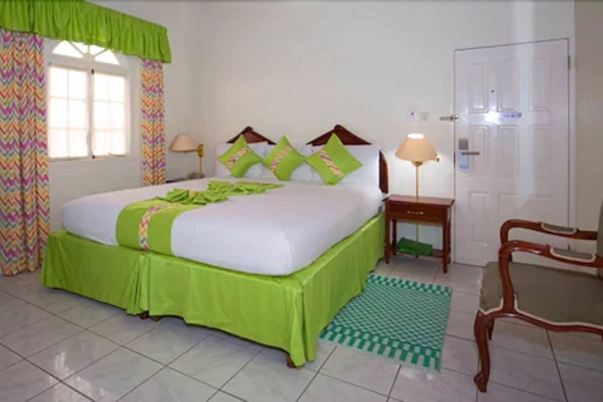 1 bedroom, in-room safe, desk, iron/ironing board