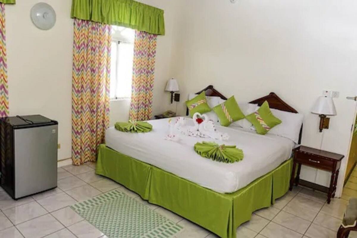 1 bedroom, in-room safe, desk, iron/ironing board