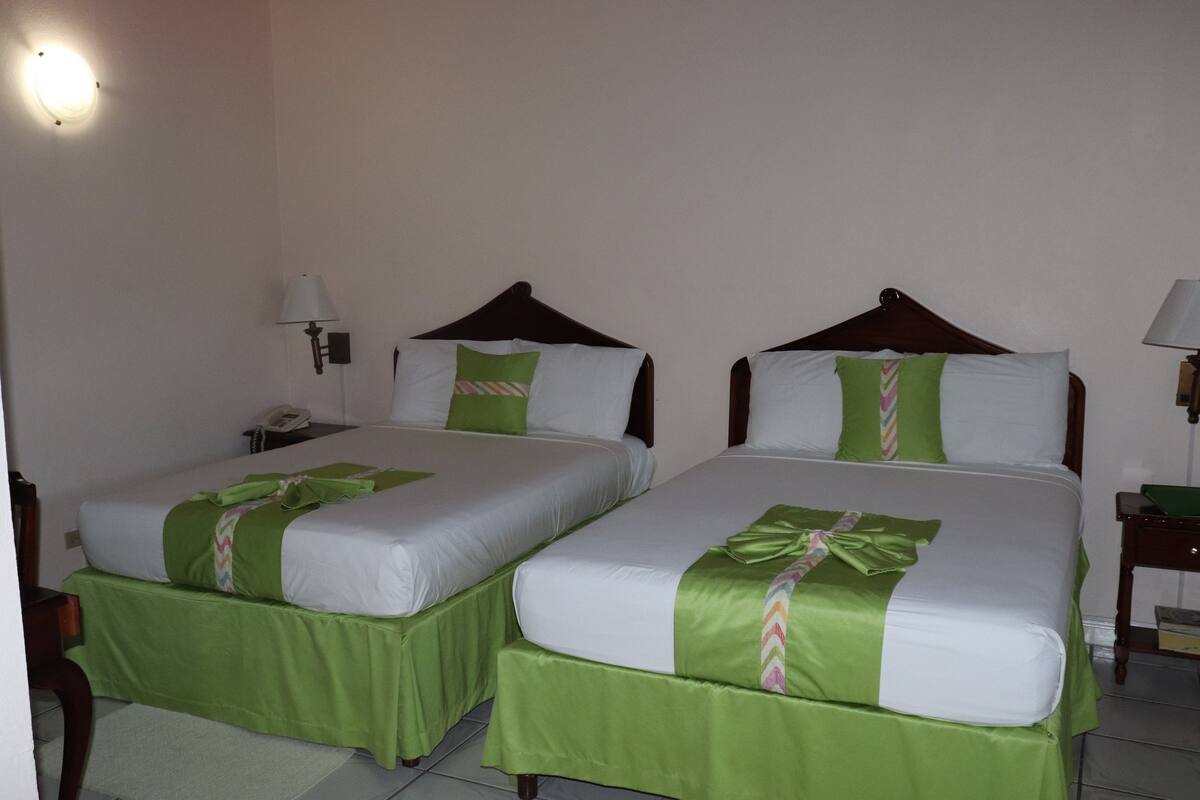 Junior Suite, Multiple Beds | 1 bedroom, in-room safe, desk, iron/ironing board