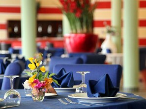 Breakfast, lunch and dinner served