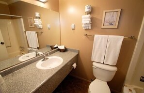 Two bedroom condominium | Bathroom | Towels