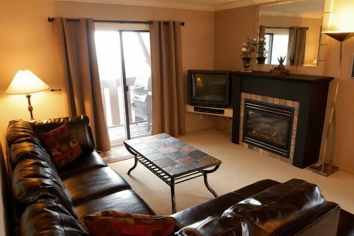 Condo Tiêu chuẩn, 2 phòng ngủ | Khu phòng khách