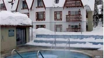 Bañera de hidromasaje exterior