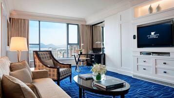 Executive Suite, 1 Bedroom | Living room