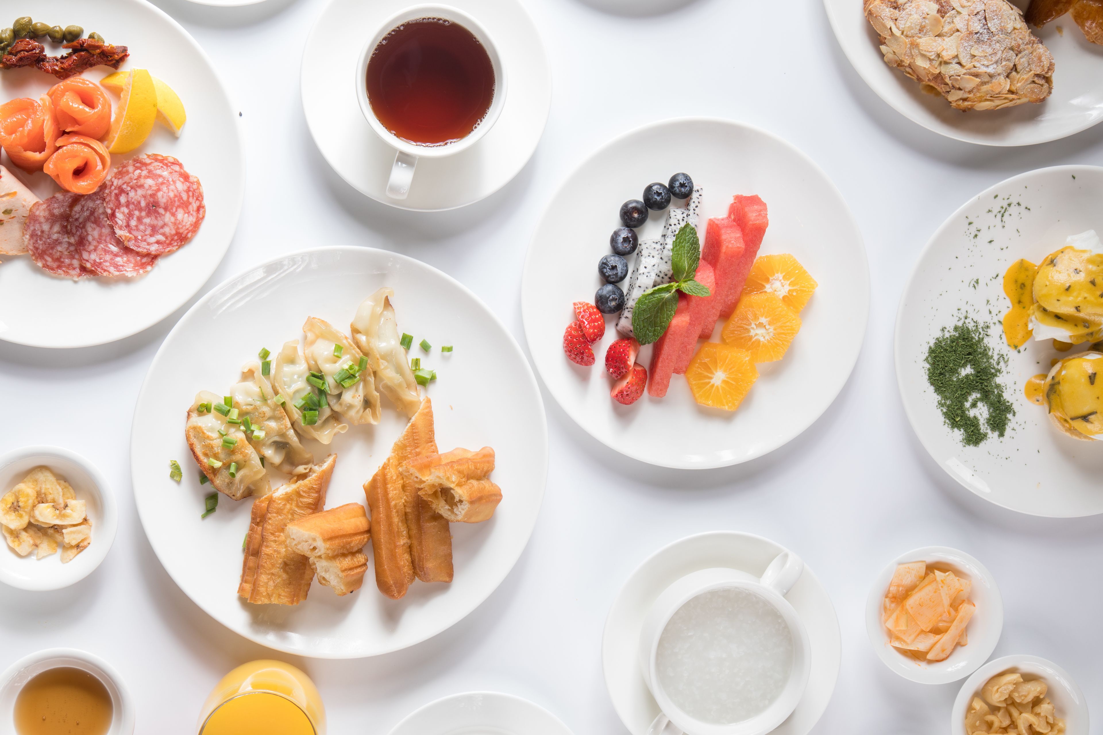 Daily buffet breakfast (CNY 198 per person)