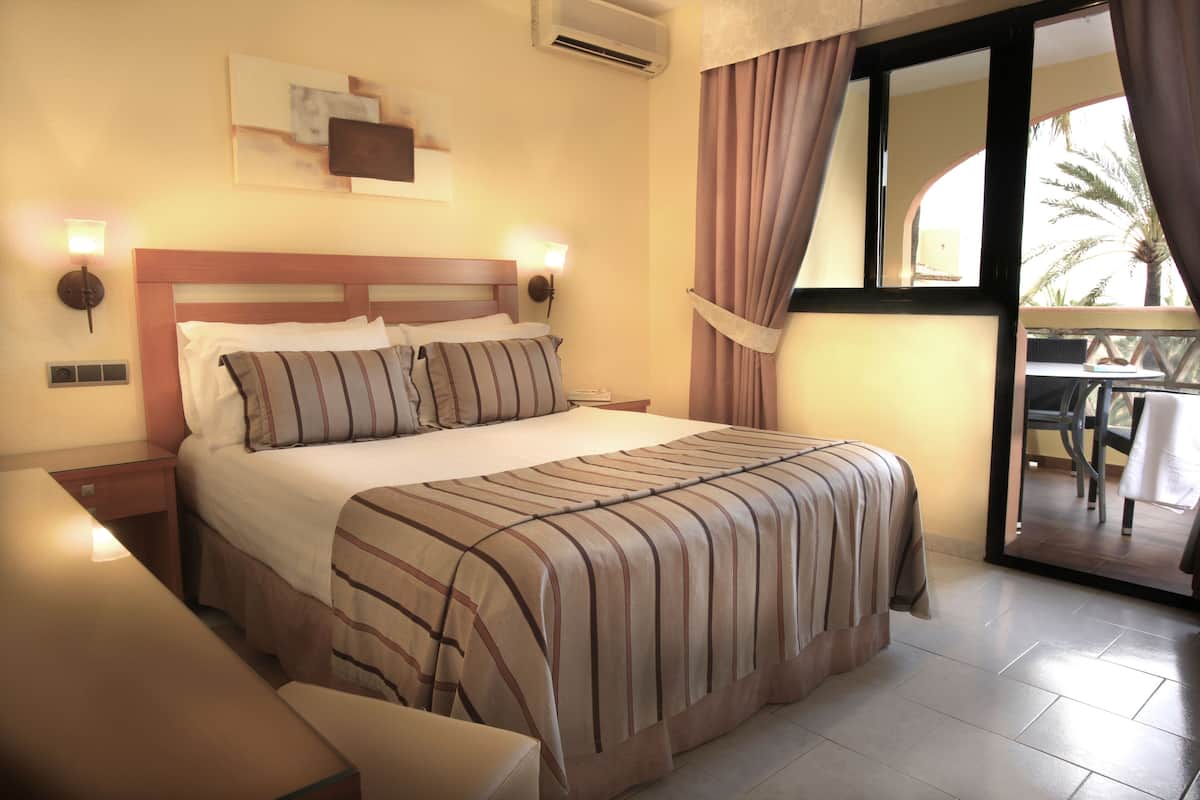 2 bedrooms, in-room safe, desk, laptop workspace
