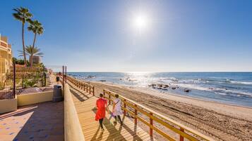 2 habitaciones, caja de seguridad en la habitación y escritorio