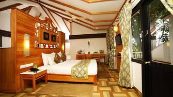 Premium bedding, in-room safe, desk, iron/ironing board