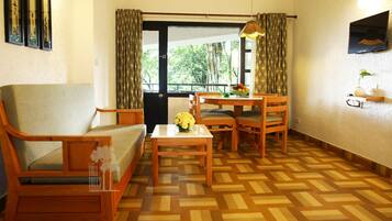 Saffron Grand | Living room | TV