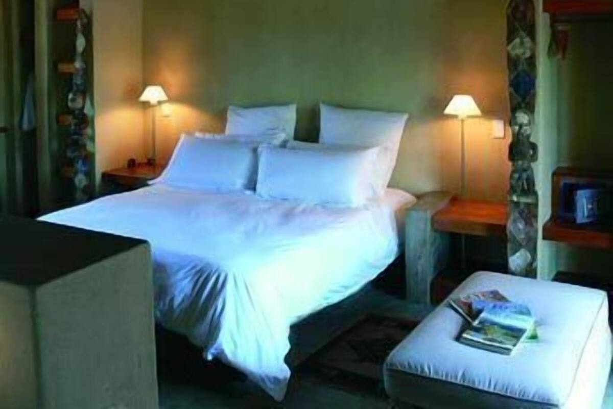 Minibar, in-room safe, desk, iron/ironing board