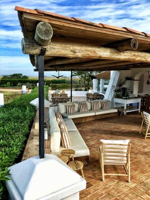 En 32-tommers LCD-TV med digitale kanaler samt TV