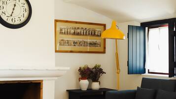 1 bedroom, individually decorated, individually furnished, desk