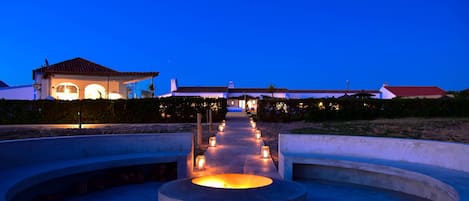 Poolside bar