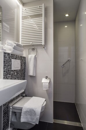 Free toiletries, hair dryer, slippers, towels - Hotel Larende (Amsterdam)