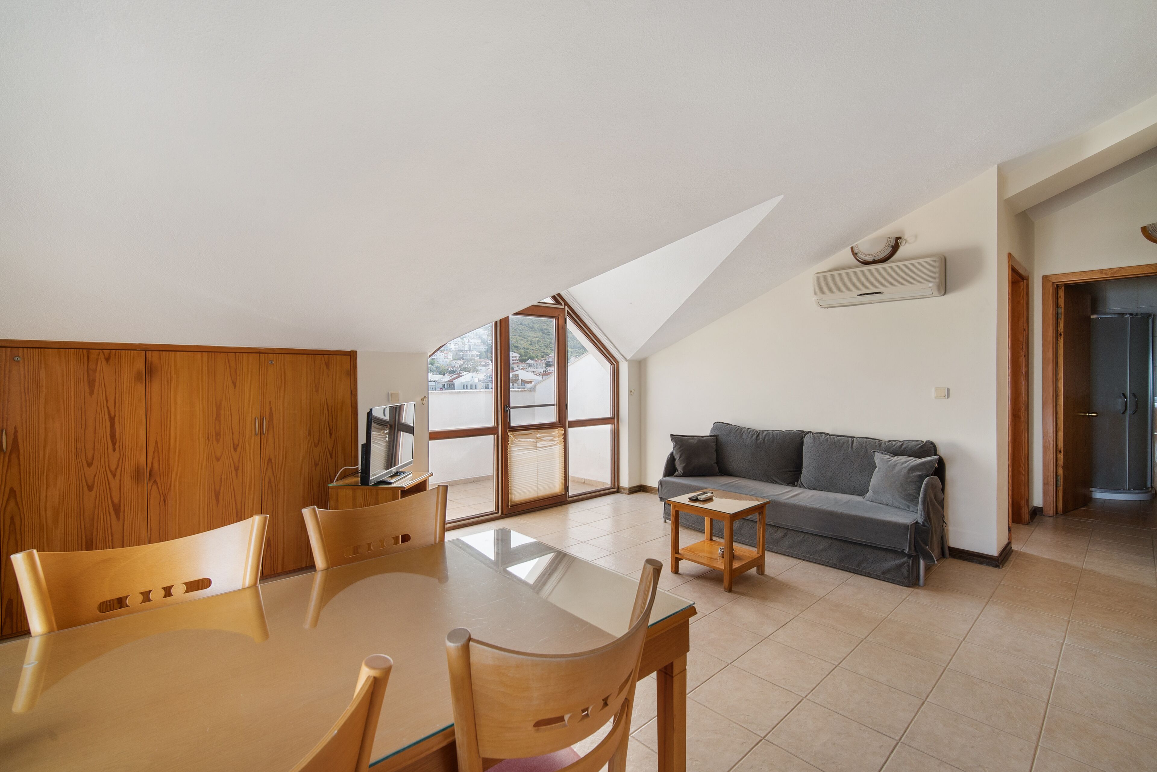 cati kismi deniz manzarali 1+1 apart oda | living area | led tv