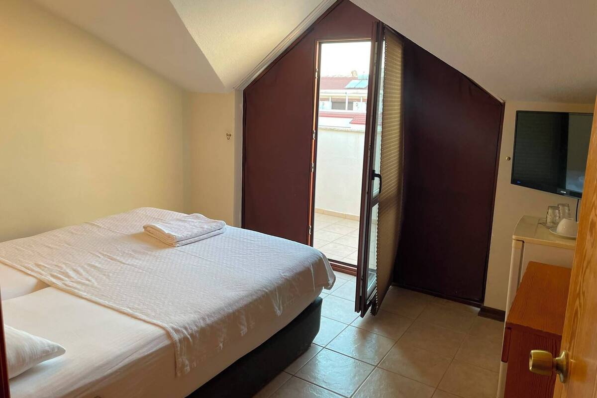 Cati Balkonlu Standart Oda | 1 quarto, roupas de cama premium, espaço de trabalho para notebook