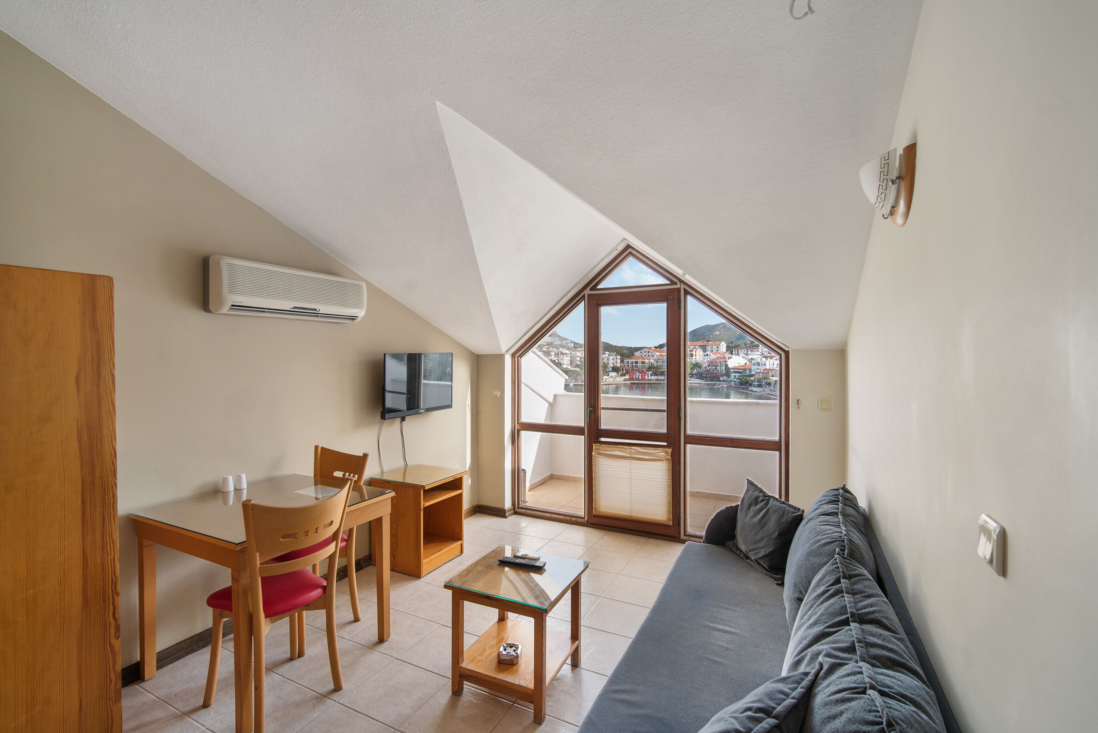 cati kismi deniz manzarali 1+1 apart oda | living area | led tv