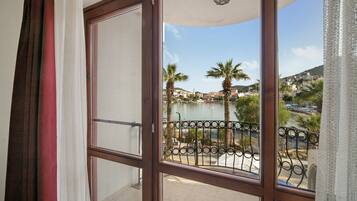 Deniz Manzarali 1+1 Apart Oda | Balcón