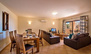 Apartment, 3 Bedrooms | Living area