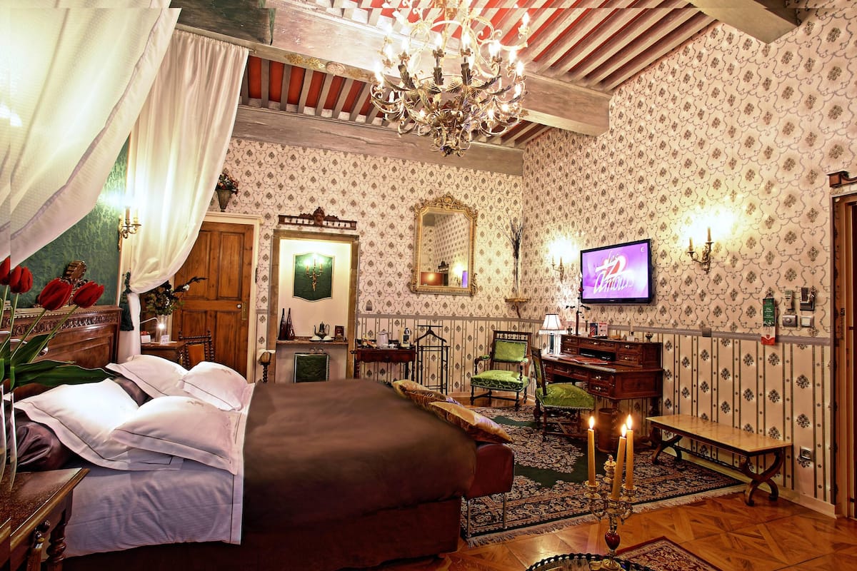 Deluxe Suite