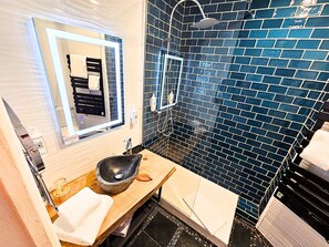 Dobbeltrom – superior | Bad | Badekar, designertoalettartikler, hårføner og håndklær
