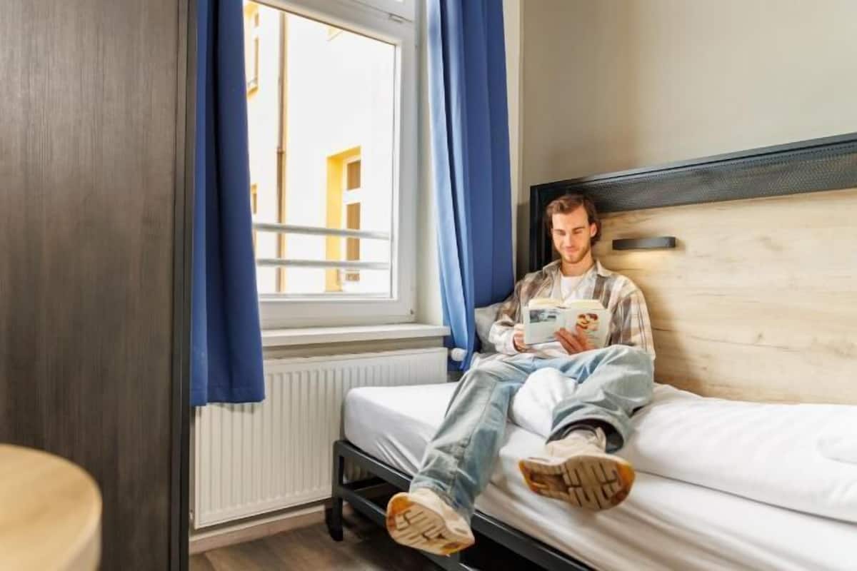 Een kluis op de kamer, individueel gedecoreerd, individueel gemeubileerd