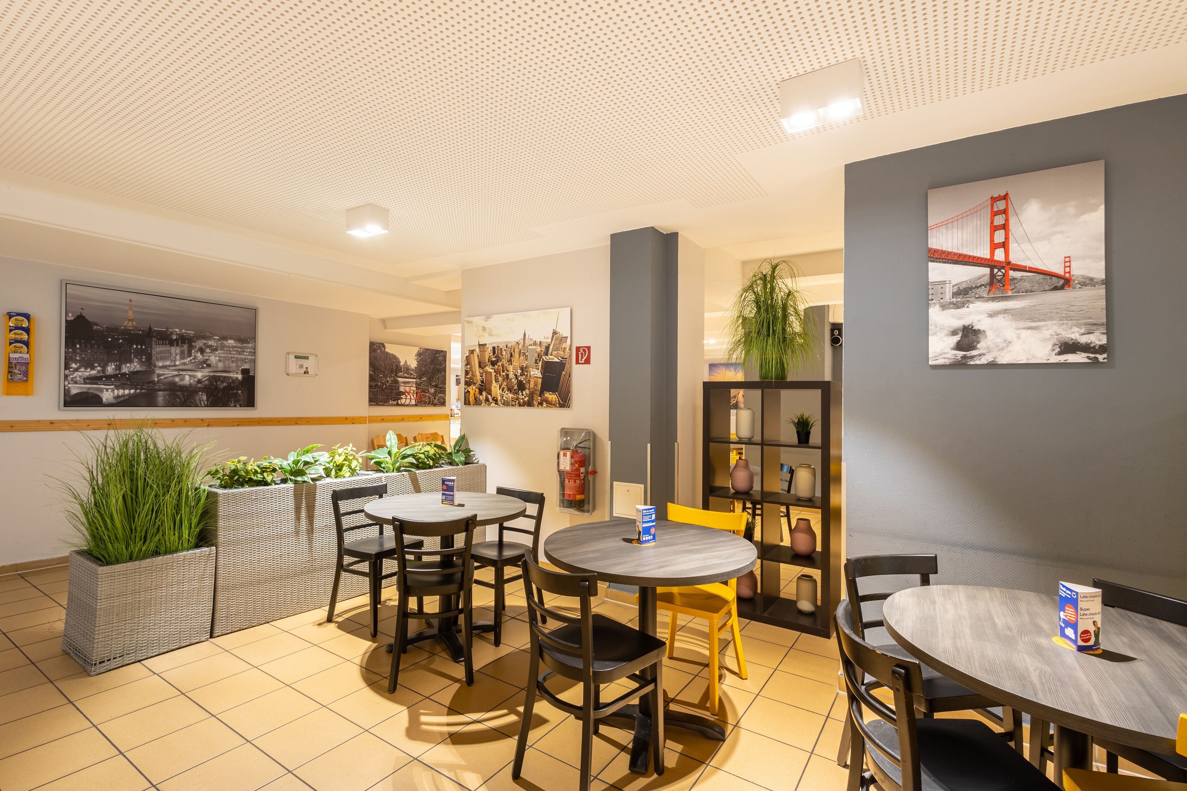 每日供應吃到飽早餐 (每人 EUR11.90)