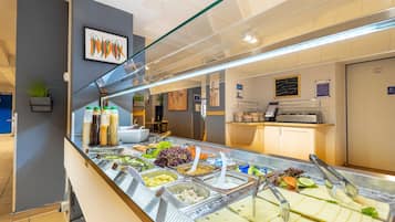 Tägliches Frühstücksbuffet (11.90 EUR pro Person)