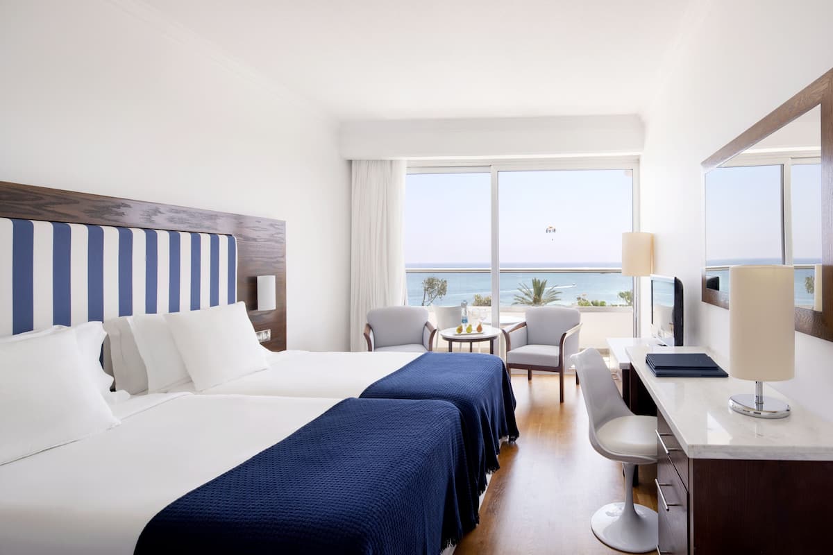 Standard Room, Sea View | 1 bedroom, minibar, in-room safe, desk
