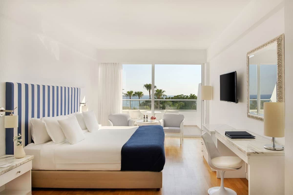 1 bedroom, minibar, in-room safe, desk