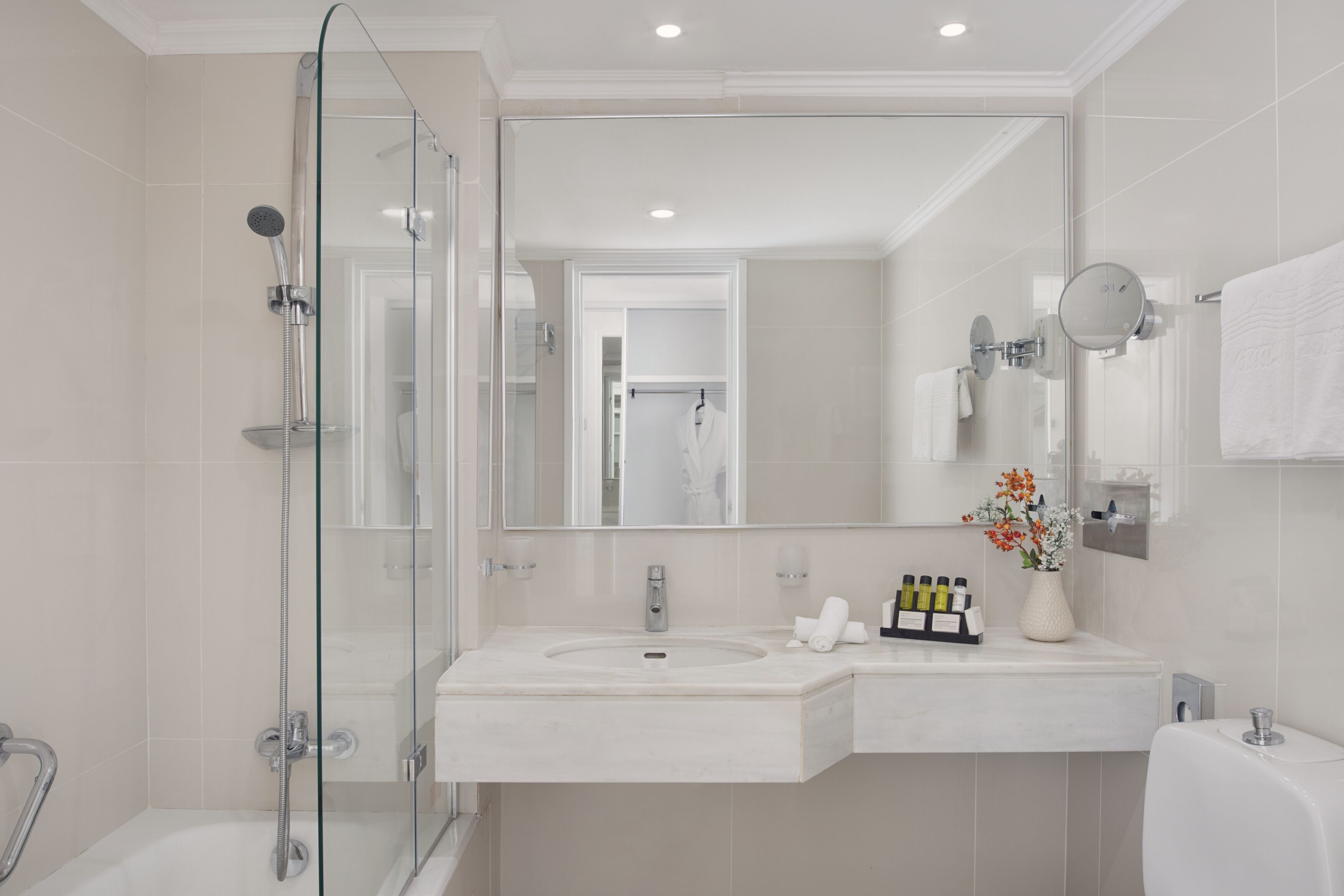 Bathroom | Free toiletries, hair dryer, bathrobes, slippers