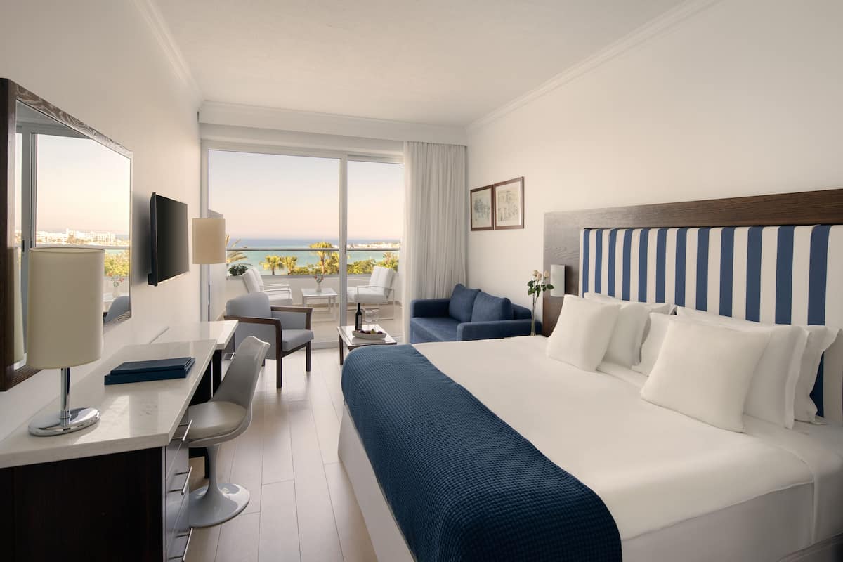 Studio, Sea View | 1 bedroom, minibar, in-room safe, desk