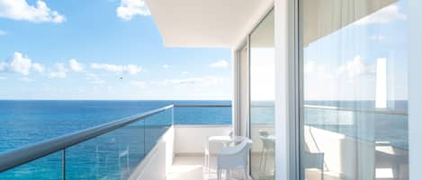 Mediterranean Suite sea view | ลานระเบียง/นอกชาน