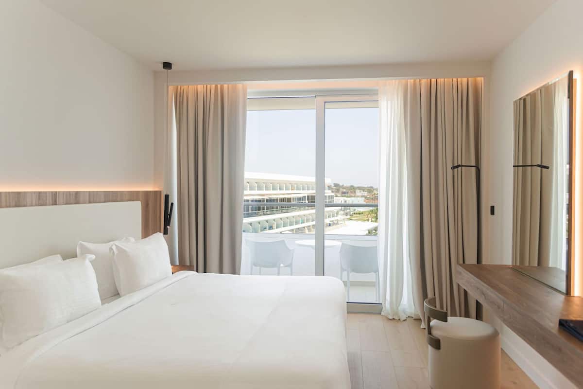 1 bedroom, minibar, in-room safe, desk