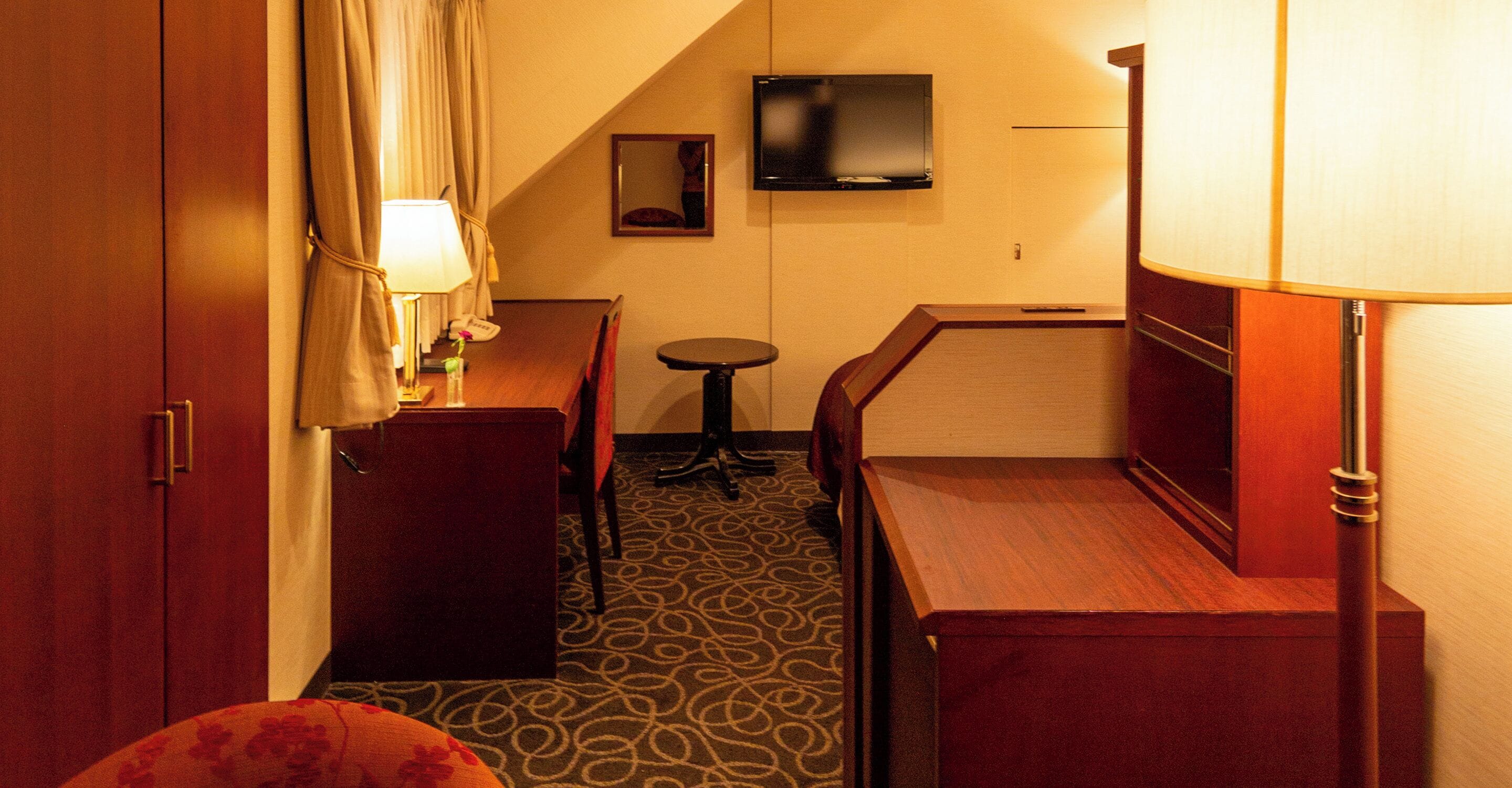 connecting room, non smoking | 1 bedroom, down duvets, desk, blackout curtains