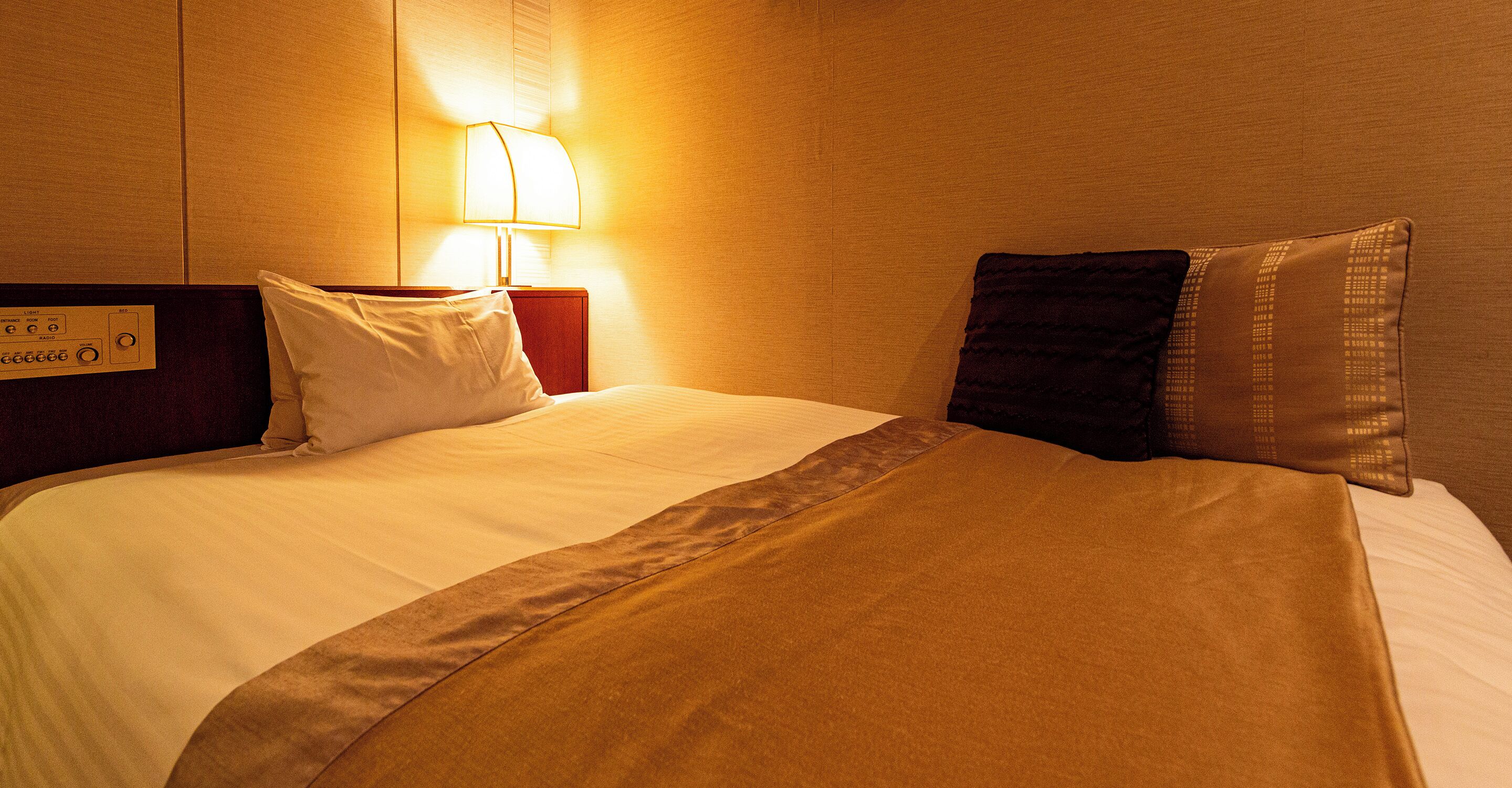 1 bedroom, down duvets, desk, blackout curtains