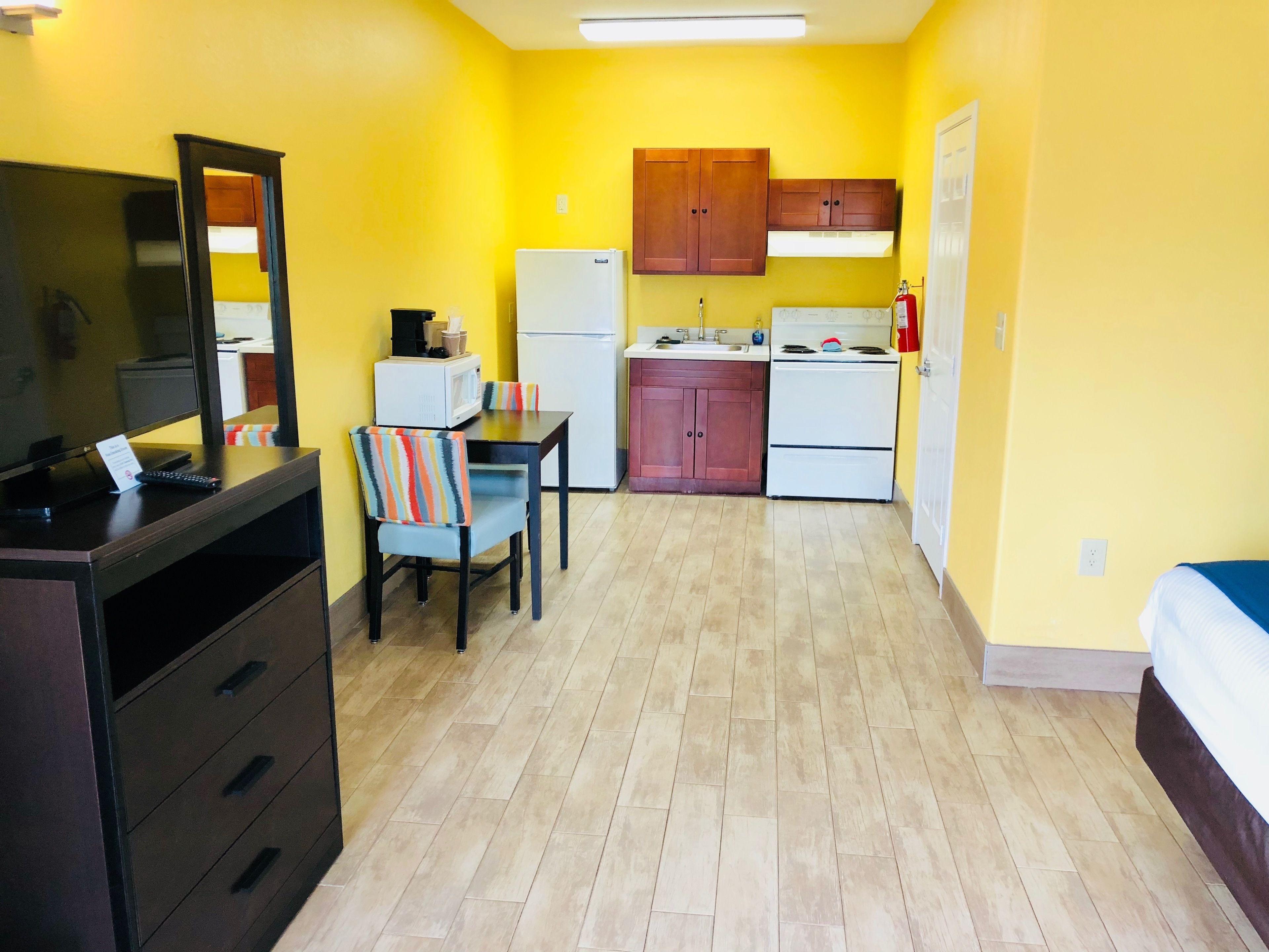 fridge, microwave, coffee/tea maker