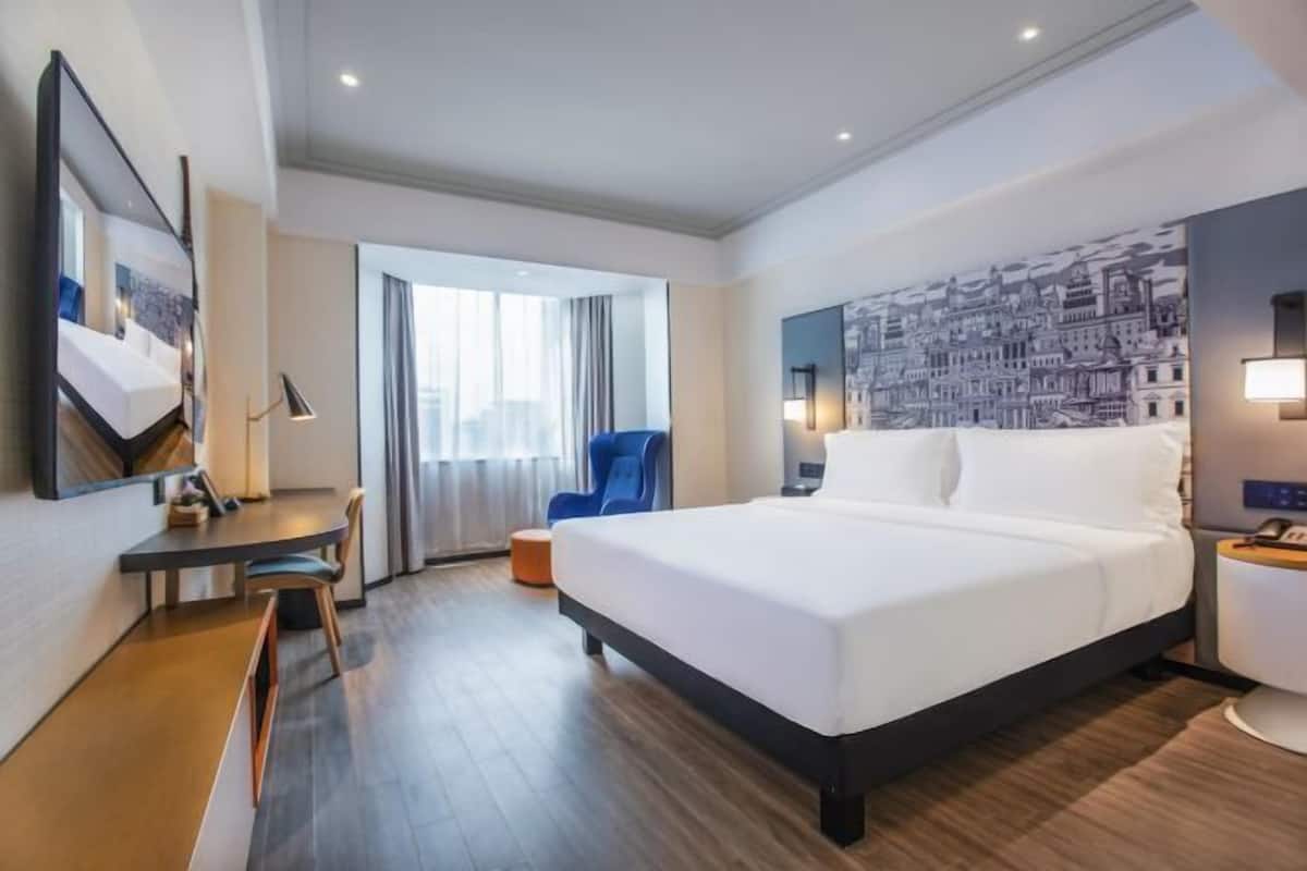 Luxe beddengoed, een minibar, een kluis op de kamer, een bureau