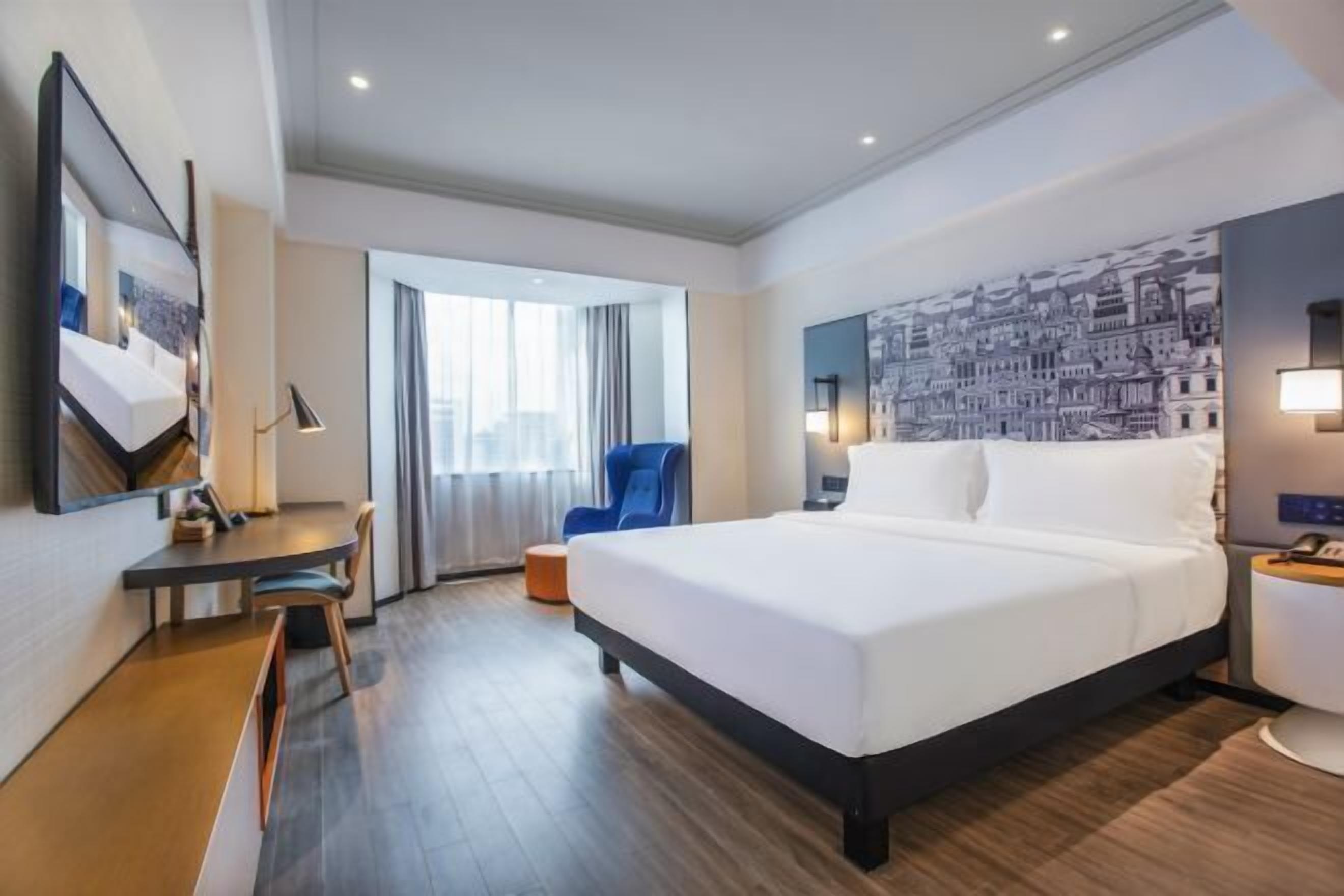 Premium bedding, minibar, in-room safe, desk