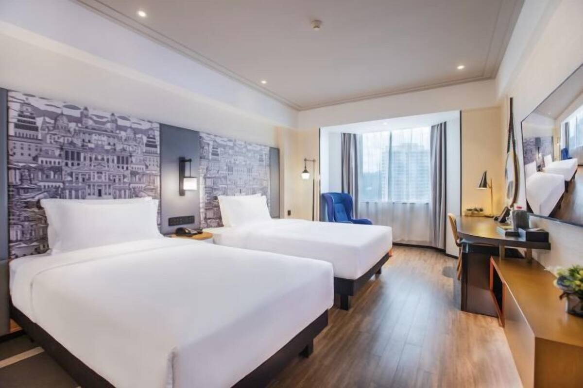 Premium bedding, minibar, in-room safe, desk