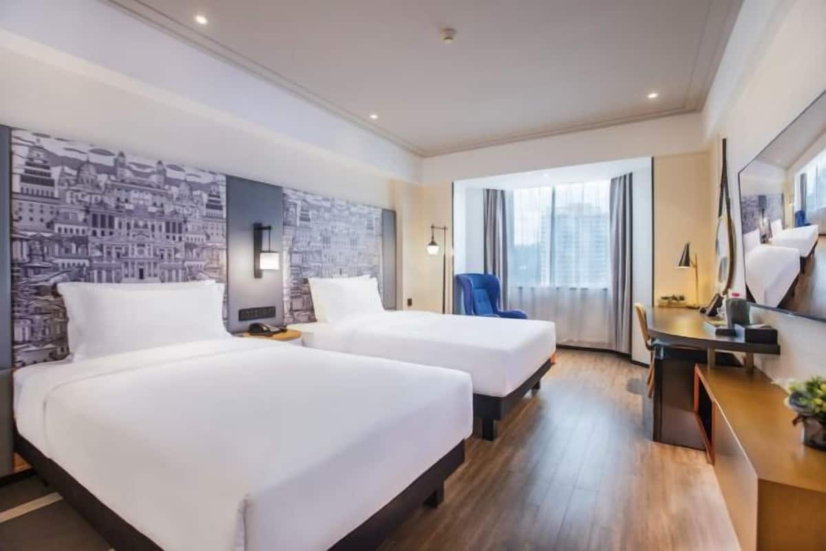 Luxe beddengoed, een minibar, een kluis op de kamer, een bureau