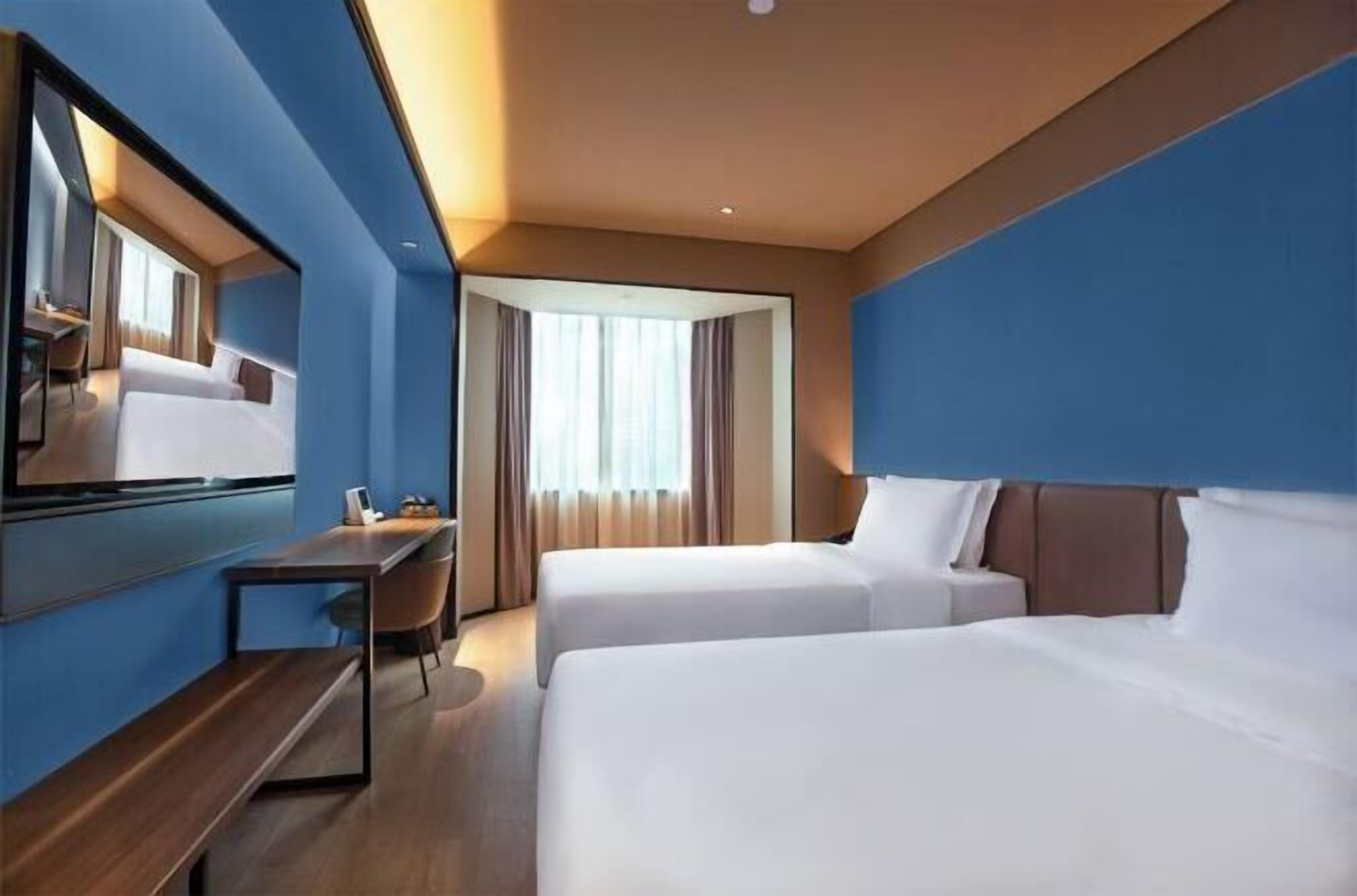 Premium bedding, minibar, in-room safe, desk