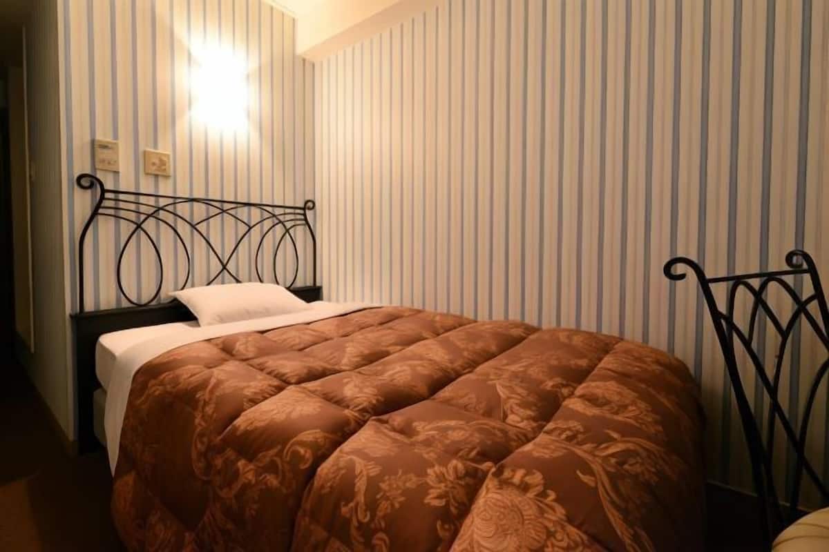 Couette en duvet d'oie, matelas mémoire de forme, bureau