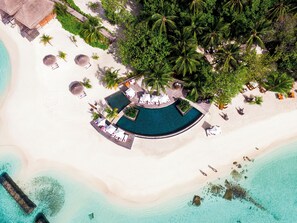 Aerial view - Constance Moofushi All Inclusive (Moofushi Island)