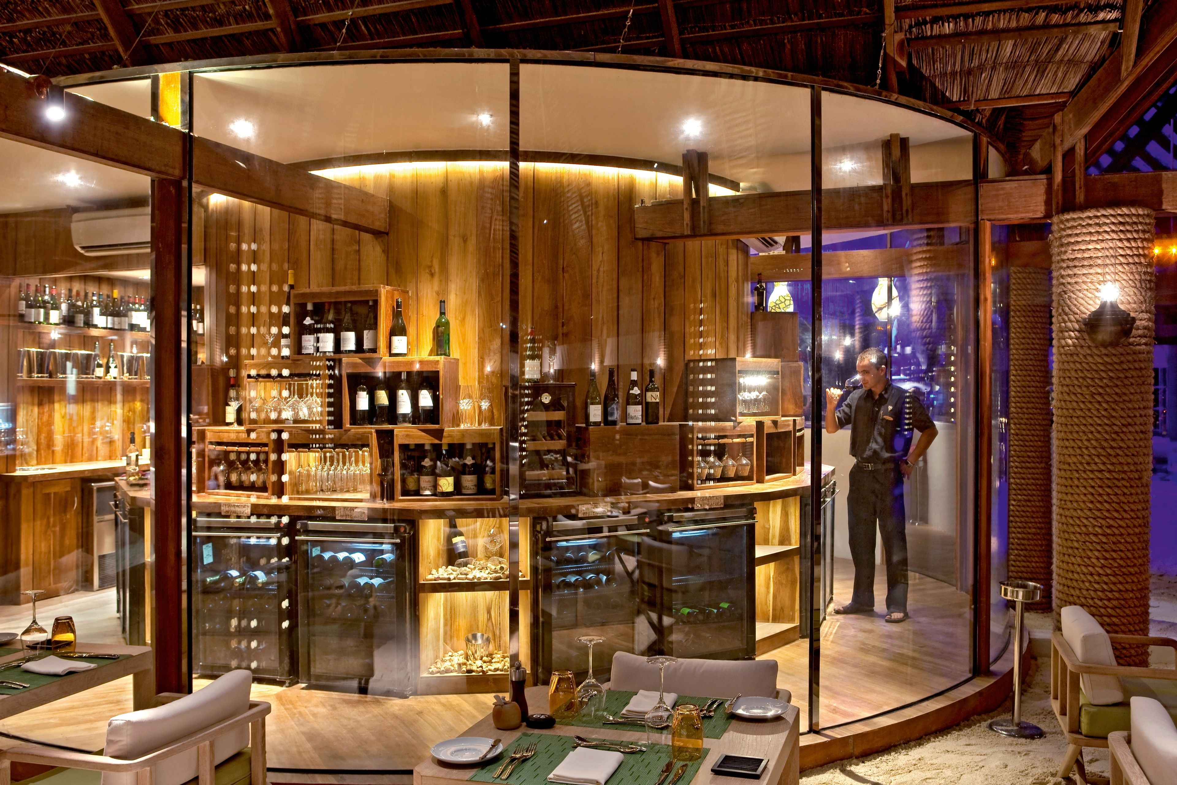 2 restaurants, breakfast served