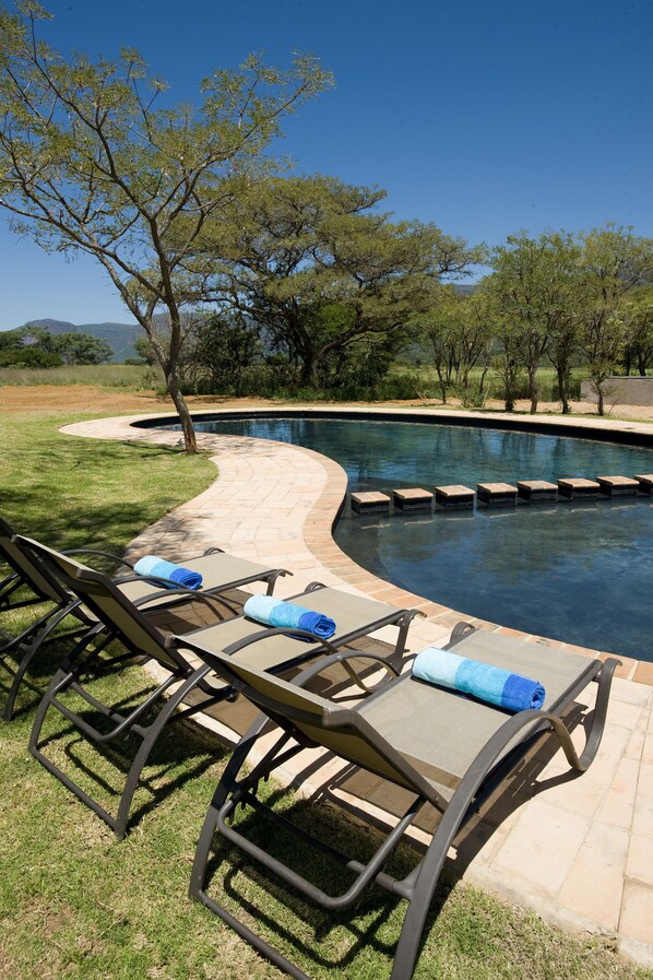 3 piscines extérieures