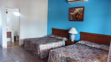 Habitación doble estándar | Decoración personalizada, muebles diferentes y wifi gratis