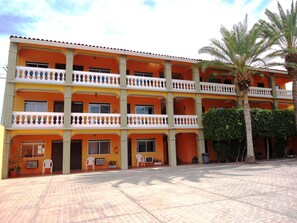 Courtyard view - La Hacienda de la Langosta Roja (San Felipe)